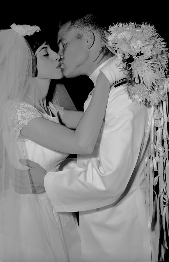 Just Married The Kiss Photograph by Cathy Anderson