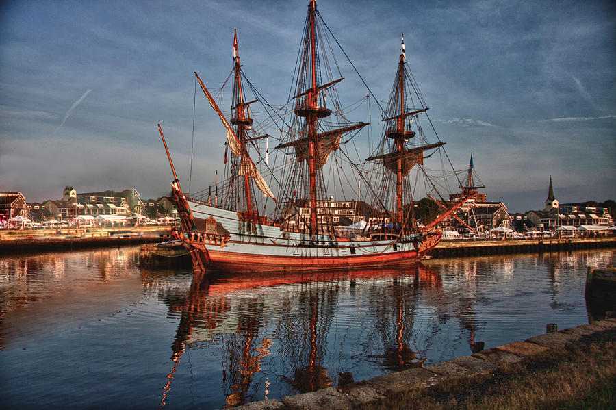 Salem Photograph - Kalmar Nyckel at anchor in Salem MA by Jeff Folger
