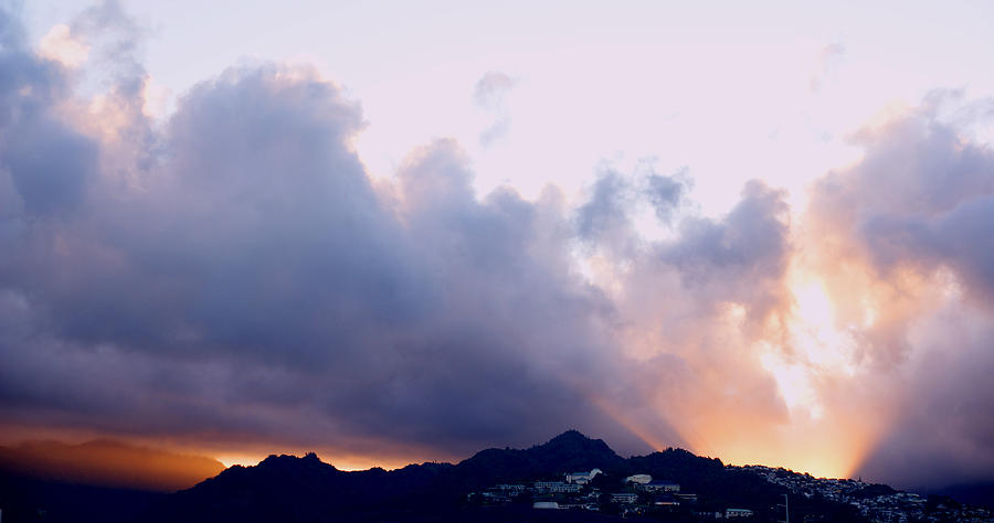 Honolulu Photograph - Kamehameha Sunrise by Kevin Smith