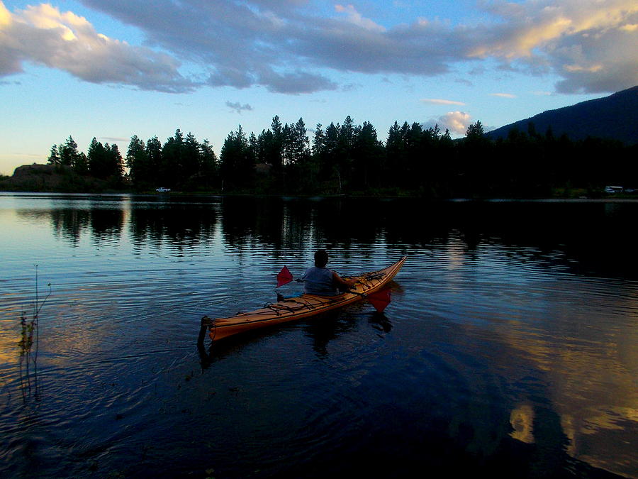 Kayaking Sunset Photograph by Guy Hoffman