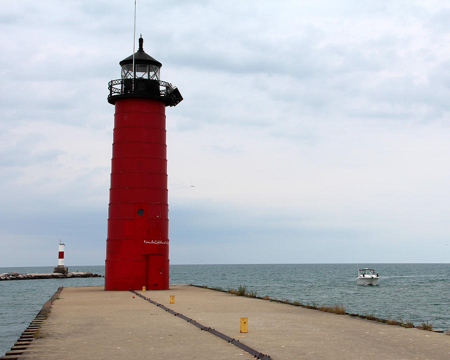 Kenosha Pierhead Lighthouse  Photograph by George Jones