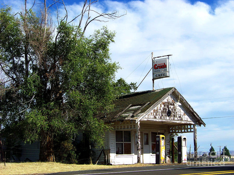 Kent Oregon - Abandoned Service Station and Cafe Photograph by Charles Robinson