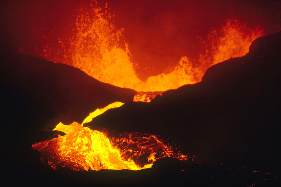 Kilauea Volcano Erupting, Hawaii Photograph by Soames Summerhays