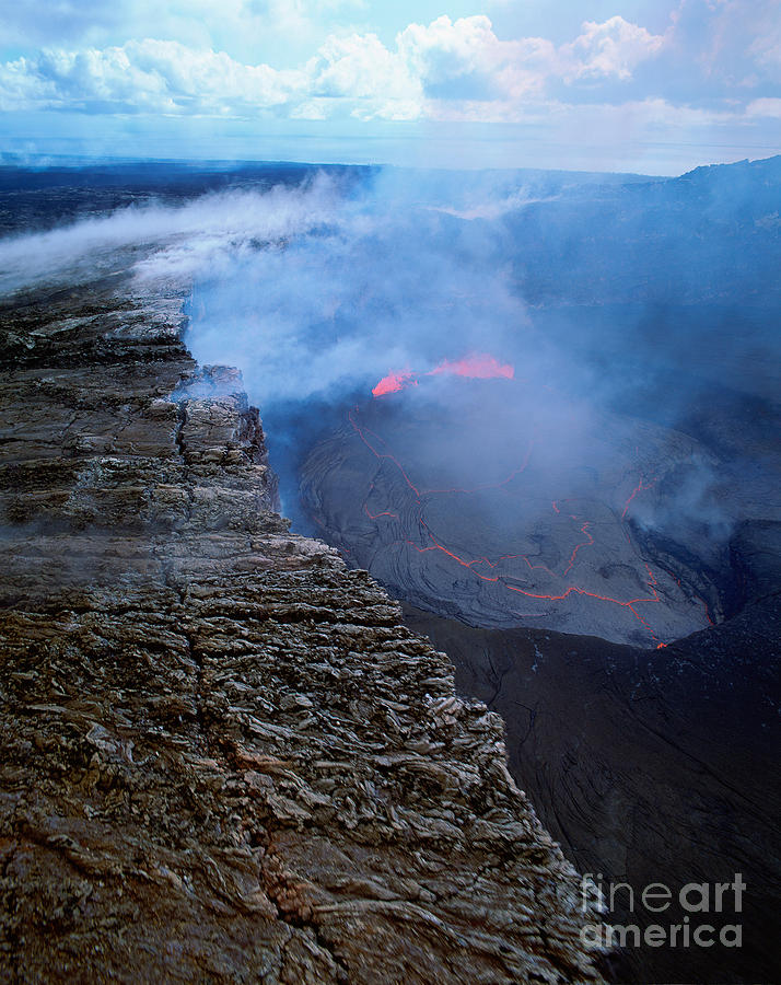 Hawaii Volcanoes National Park Photograph - Kilauea Volcano, Hawaii by Douglas Peebles
