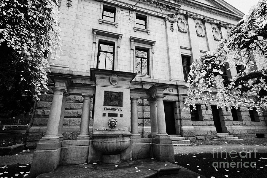 king edward vii fountain outside the Vancouver Art Gallery in the ...