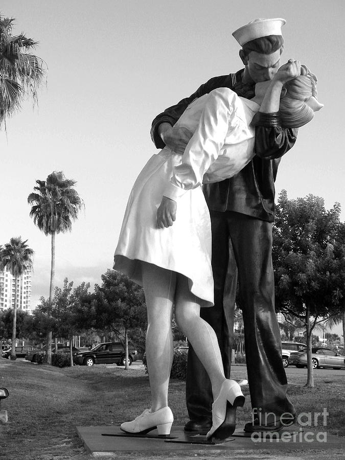 Kissing Sailor And Nurse Photograph by Christiane Schulze Art And Photography