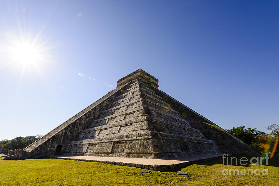 Kukulkan Pyramid in Chichen Itza Mexico Photograph by Oscar Gutierrez