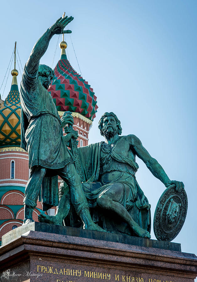 Kuzma Minin and Dmitry Pozharsky Statue Photograph by Andrew Matwijec