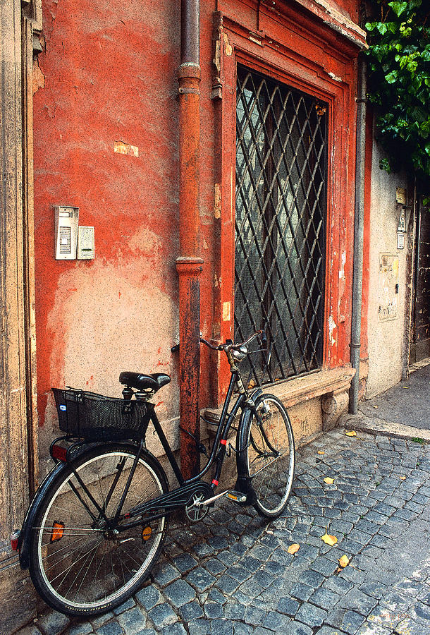 La Bicicletta Photograph by Kathy Yates