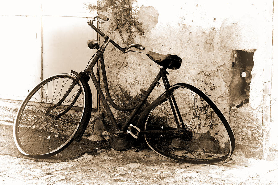 Bicycle Photograph - La Bicicletta by Oscar Alvarez Jr
