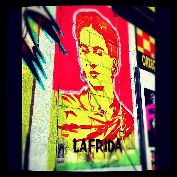 Streetart Photograph - La Frida.
#fridakhalo #streetart by David S Chang