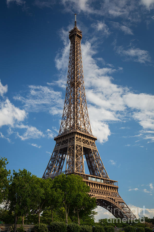 Paris Photograph - La Tour Eiffel by Inge Johnsson
