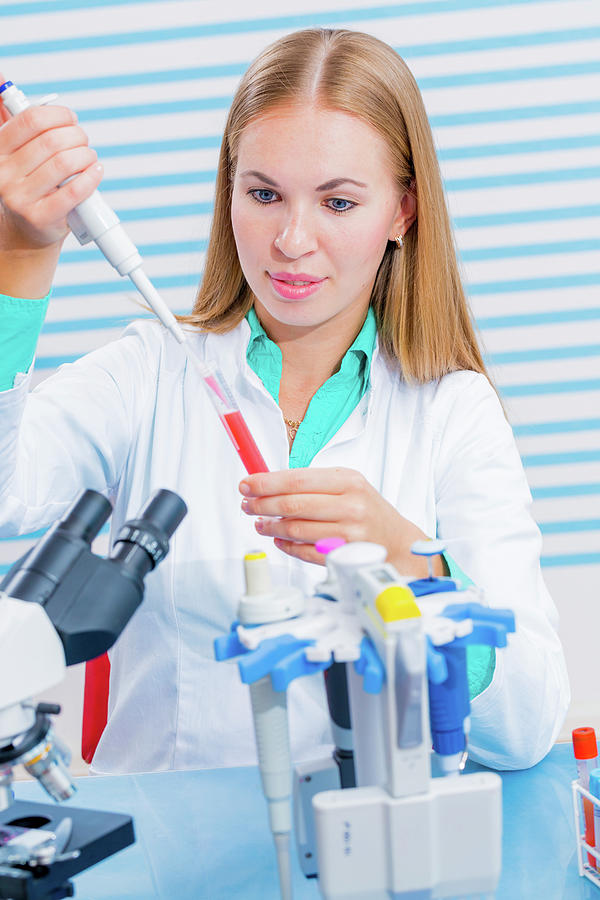 Lab Assistant Using Pipette Photograph by Wladimir Bulgar/science Photo