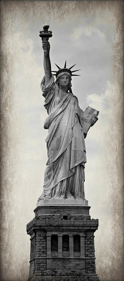 Lady freedom lady liberty. Статуя свободы медь. Статуя свободы позеленела. Статуя свободы цвета меди. Статуя свободы изначальный цвет.