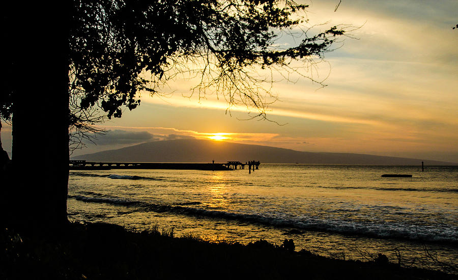 Lahaina Sunset Photograph by Cathy Donohoue