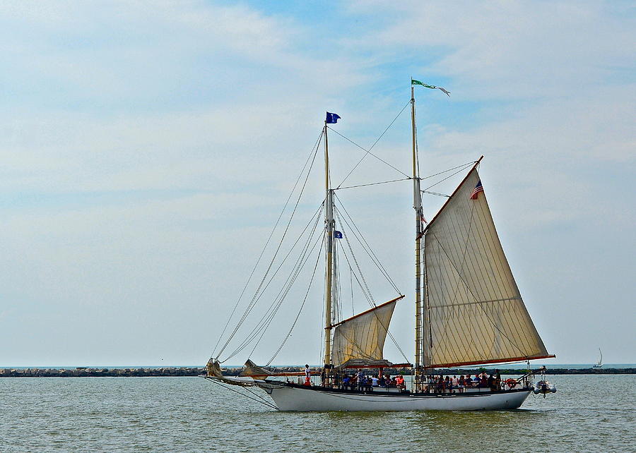 sailboat cruise lake erie