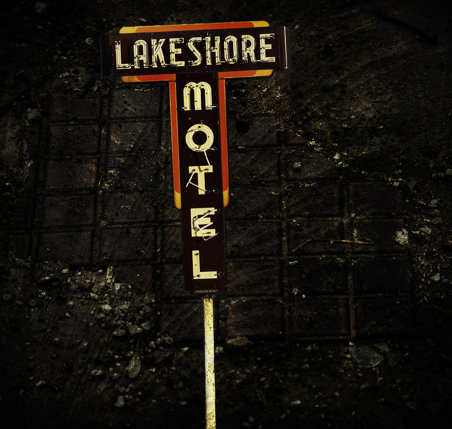 Lake Shore Motel Photograph by Thomas Young