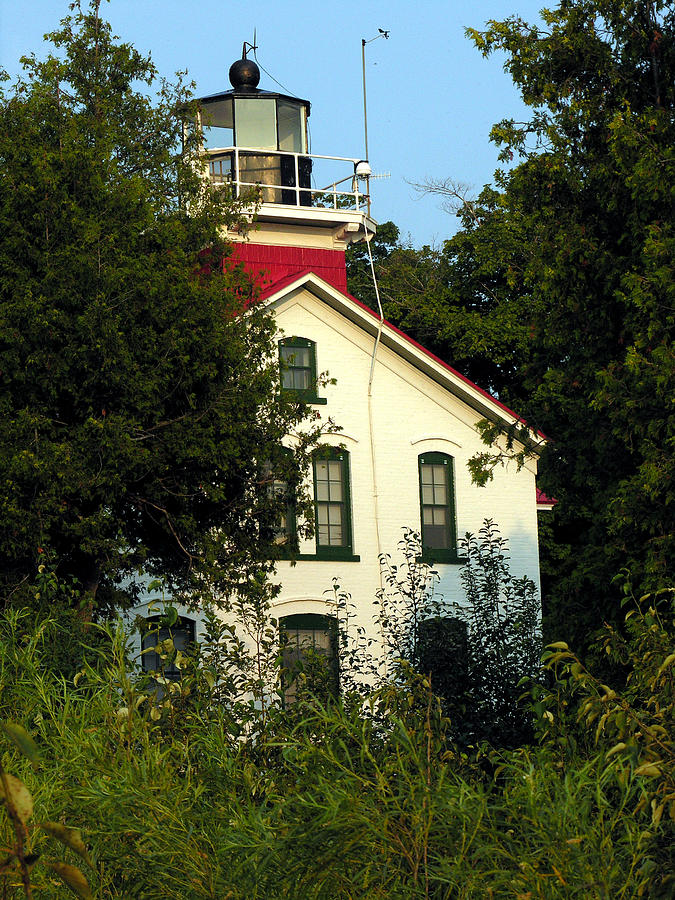 Lake Superior Lighthouse 1 Photograph by Robert Lozen