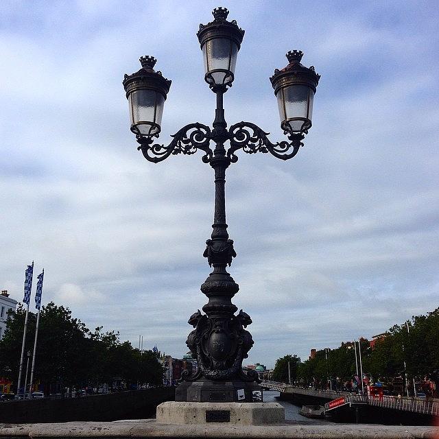 City Photograph - Lamppost On Oconnell St by Lorraine Sambo