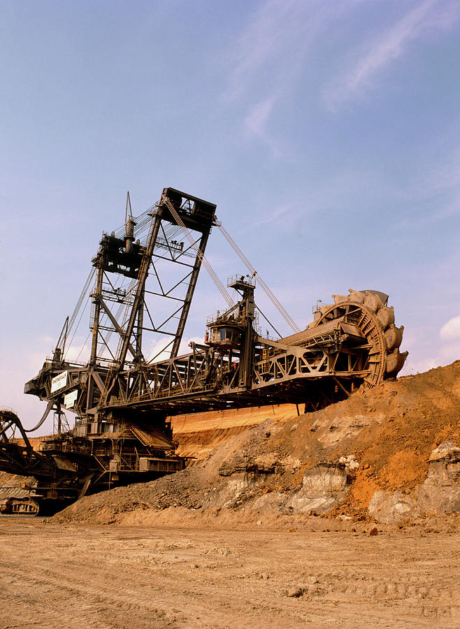 Open Cast Mining Photograph - Large Bucket Wheel Excavator At Open Cast Coalmine by Tony Craddock/science Photo Library