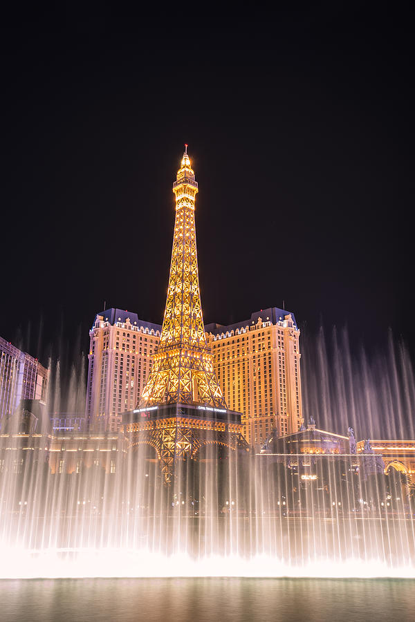 Las Vegas Eiffel Tower with Bellagio water show Photograph by Jason Choy -  Pixels