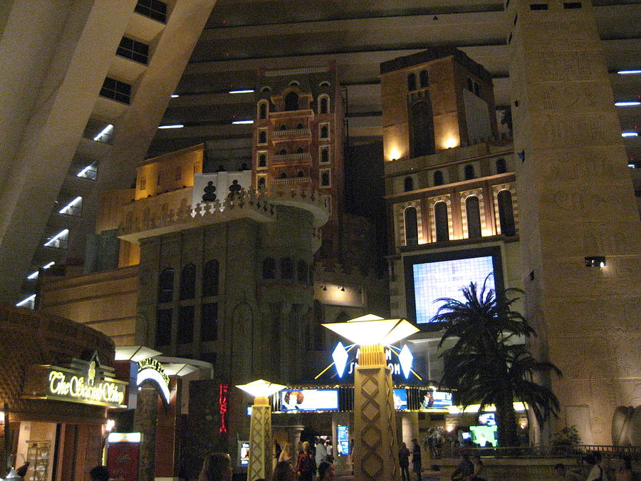 Las Photograph - Las Vegas - Luxor Casino - 12125 by DC Photographer