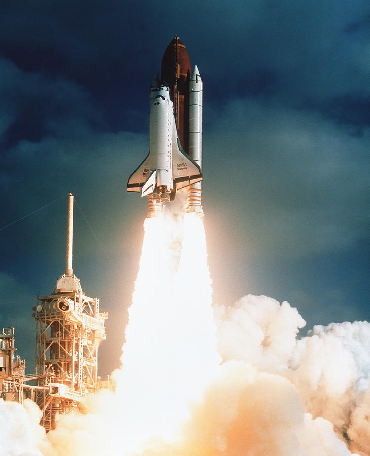 Space Photograph - Launch Of Shuttle Sts-31 by Nasa/science Photo Library