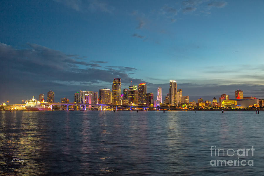 Le City-Downtown Miami Photograph by Rene Triay FineArt Photos