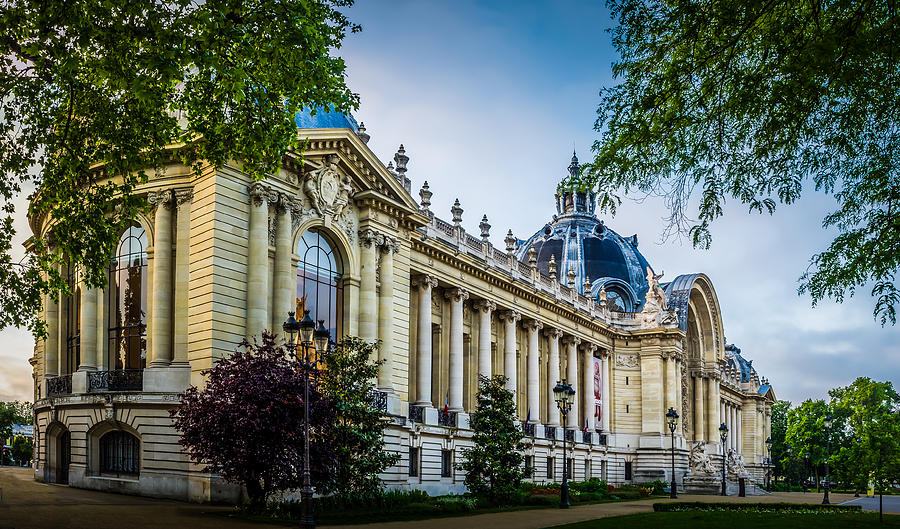 Le Petit Palais Photograph by Mark Llewellyn