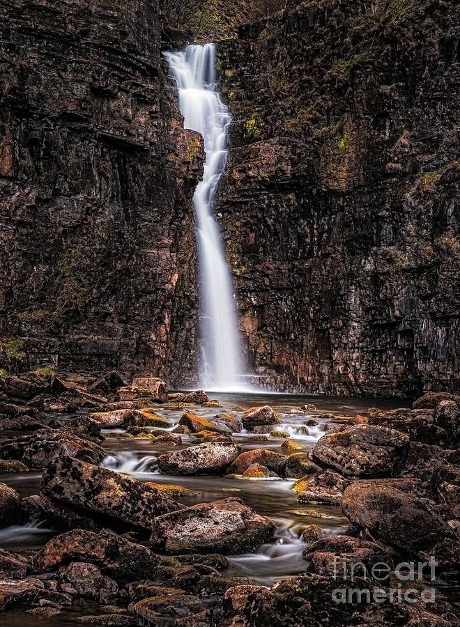 Lealt Falls Photograph by Maciej Markiewicz