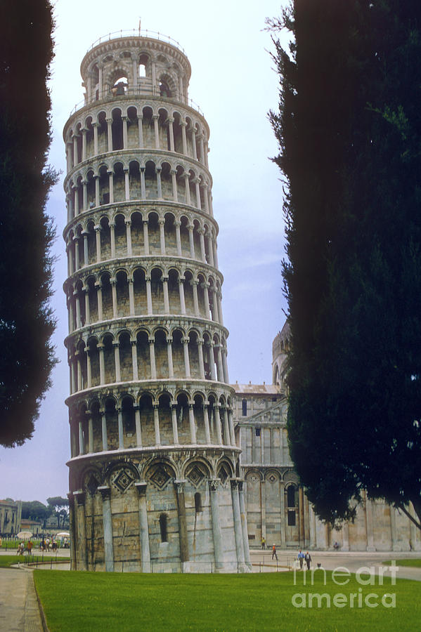 Leaning Tower of Pisa Photograph by Bob Phillips