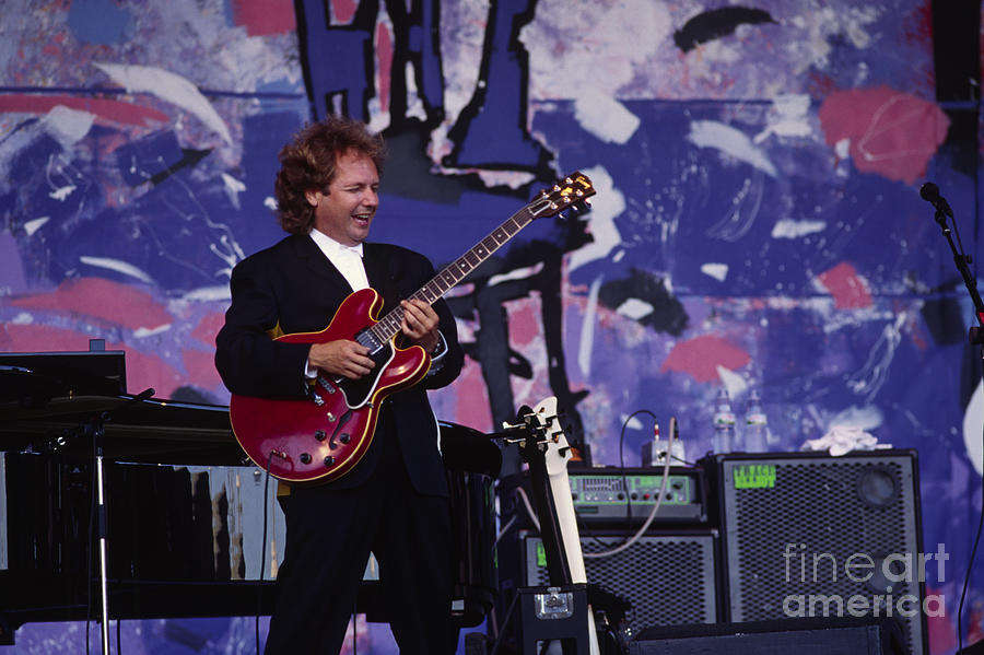 Lee Ritenour Photograph by Craig Lovell