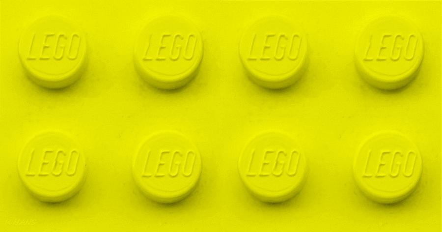 søskende lykke Arashigaoka Lego Block Yellow Photograph by Rob Hans - Pixels