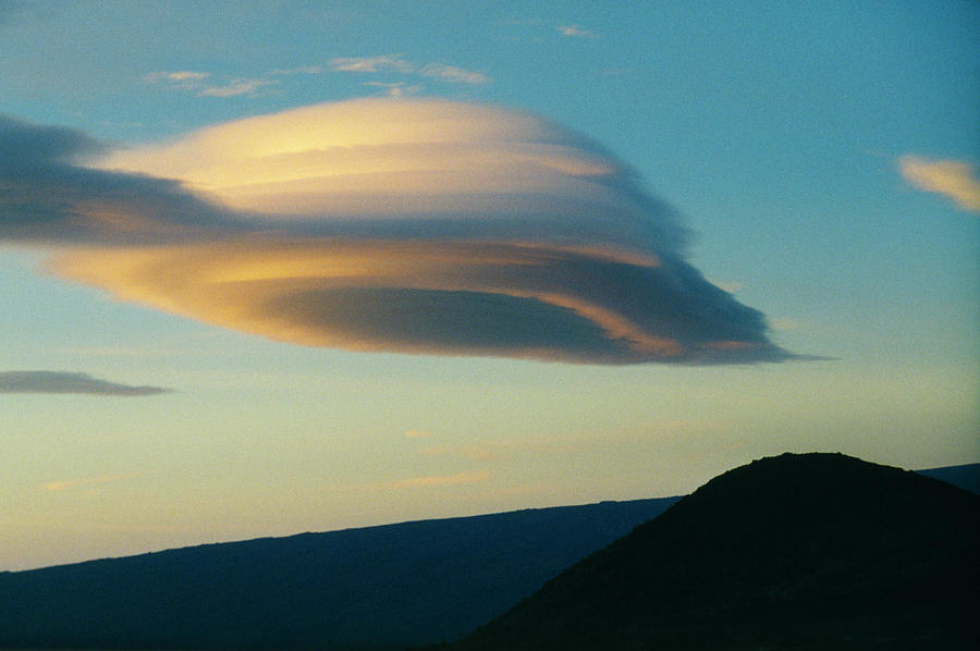 Lenticular Cloud Photograph by John K. Davies/science Photo Library
