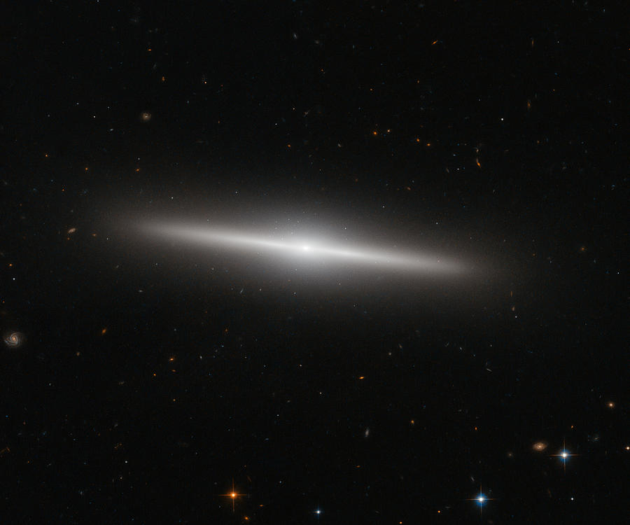 Lenticular Galaxy Ic 335 Photograph by Science Source