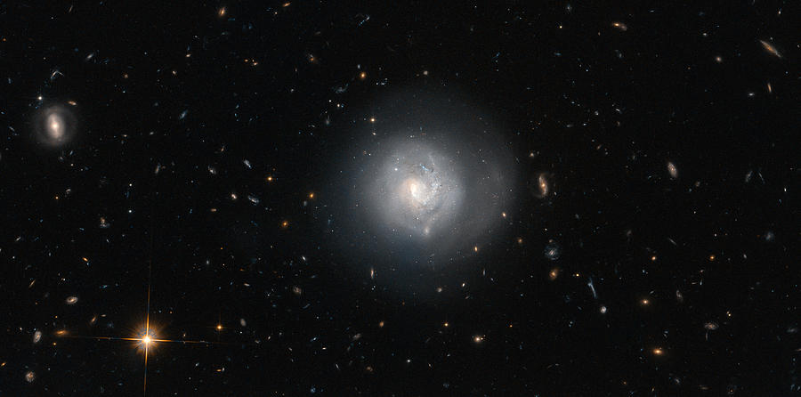 Lenticular Galaxy Mrk 820 Photograph by Science Source