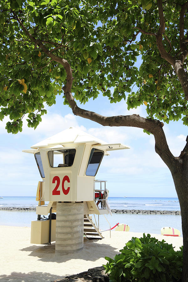 Lifeguard Station, Waikiki,oahu,hawaii Photograph by Studiocasper