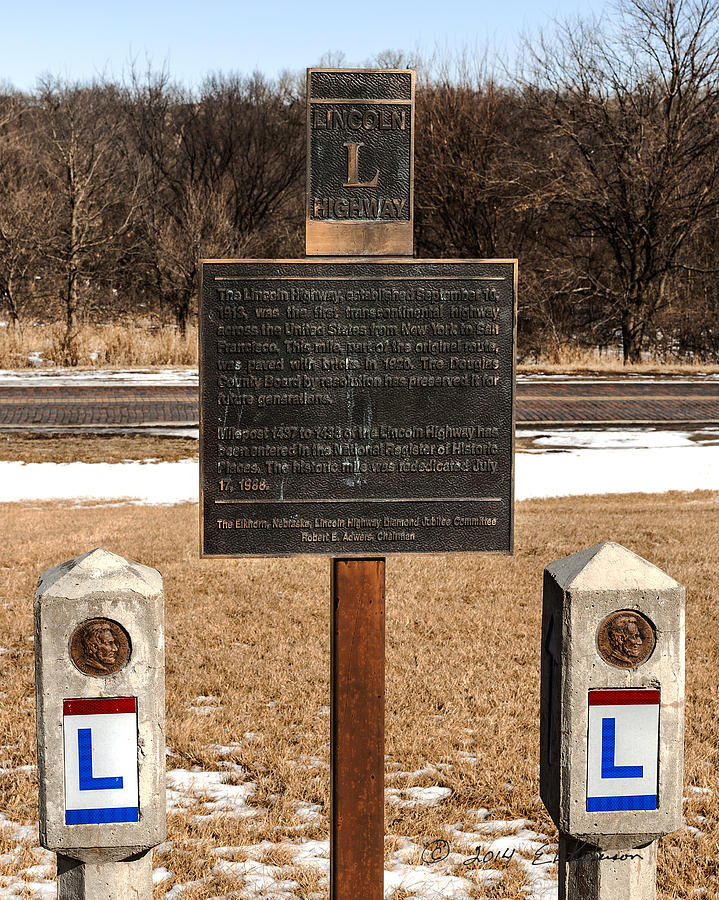 Lincoln Highway Marker Photograph by Ed Peterson
