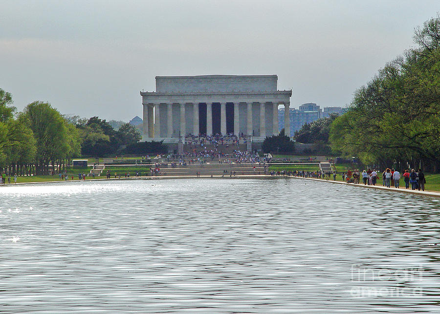 Lincoln Memorial 1 Photograph by Tom Doud