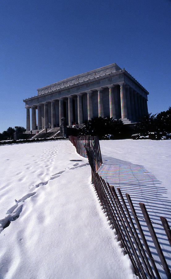 Lincoln Memorial In The Snow Photograph by Skip Willits