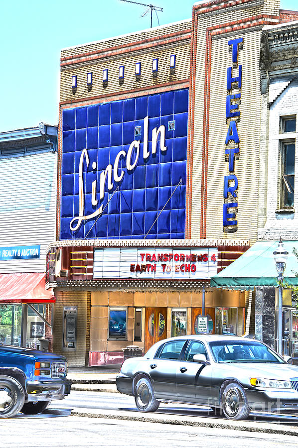 Movie Photograph - Lincoln Theatre Fayetteville Tennessee by Lesa Fine