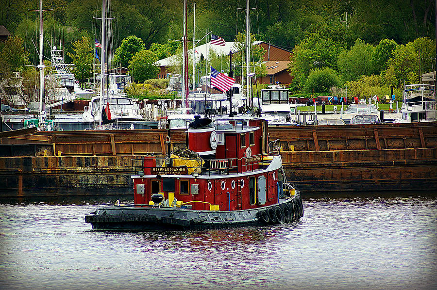 Lake Michigan Photograph - Little Red Tug Working in Sturgeon Bay    by Carol Toepke