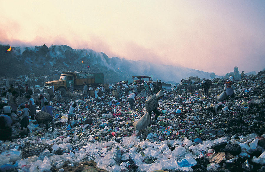 Living from waste on Smokey Mountain,Manila,Philippines Photograph by Stockbyte