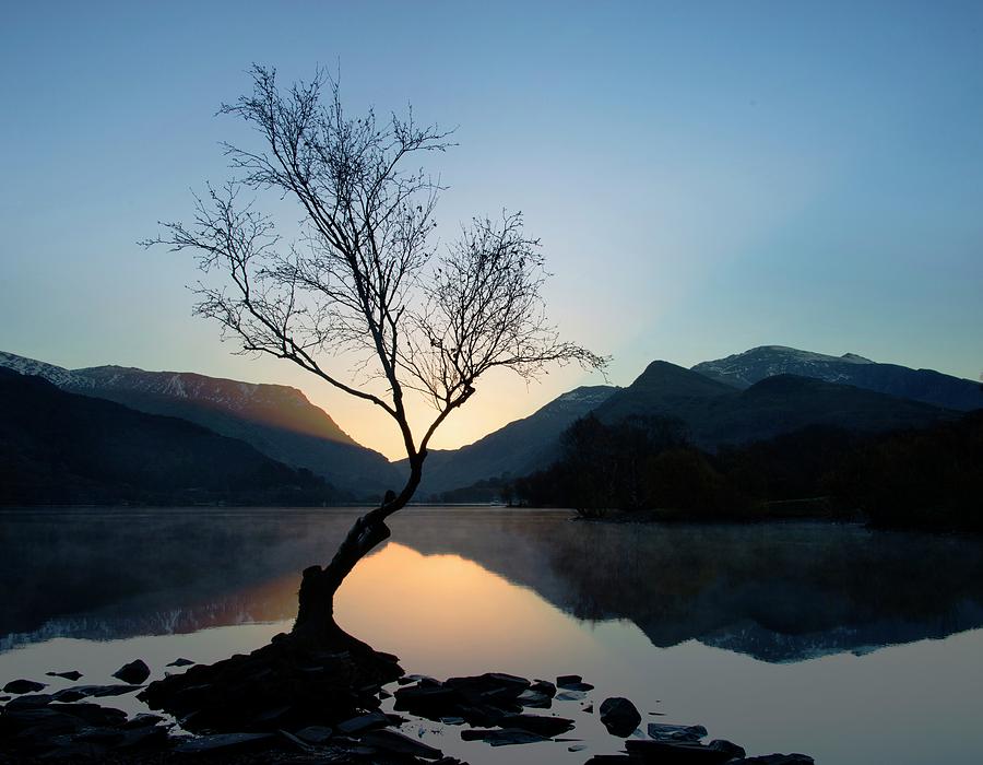 Llyn Padarn And Snowdon Photograph by Cordelia Molloy/science Photo ...