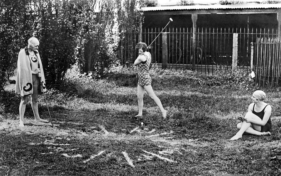 London Bathers Play Clock Golf Photograph by Underwood Archives