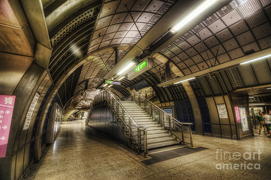 London Bridge Station 1.0 Photograph by Yhun Suarez