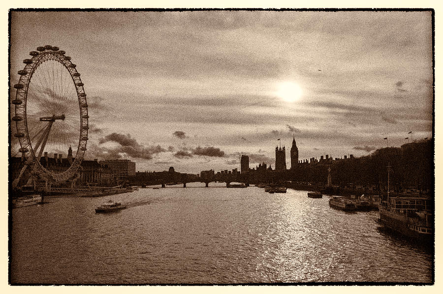 London Eye Photograph - Londonscape by Lenny Carter
