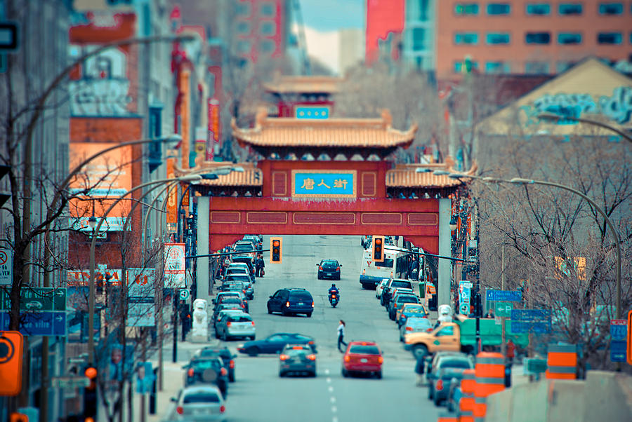 Architecture Photograph - Looking for Chinatown by Les Lorek