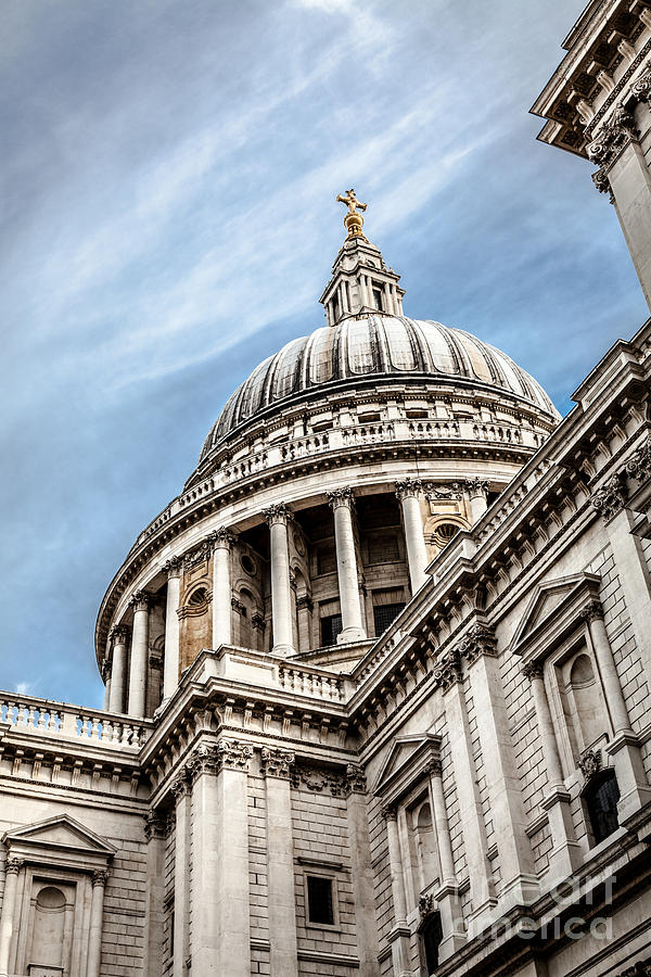 Looking up at the dome of Saint Pauls Cathedral in London Photograph by Peter Noyce