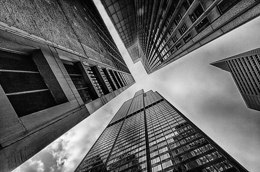 Looking Up Willis Tower Photograph by Mike Burgquist - Fine Art America